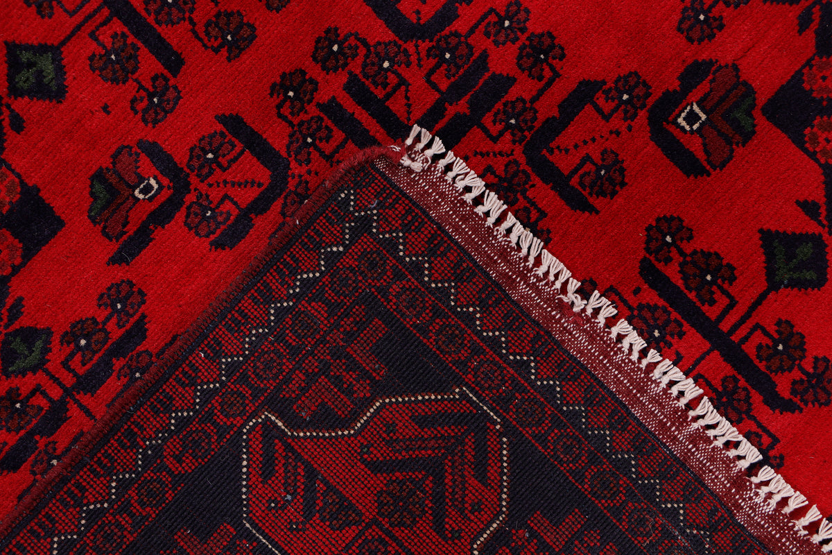 Khal Mohammadi red rug corner with stitched edge and short fringe